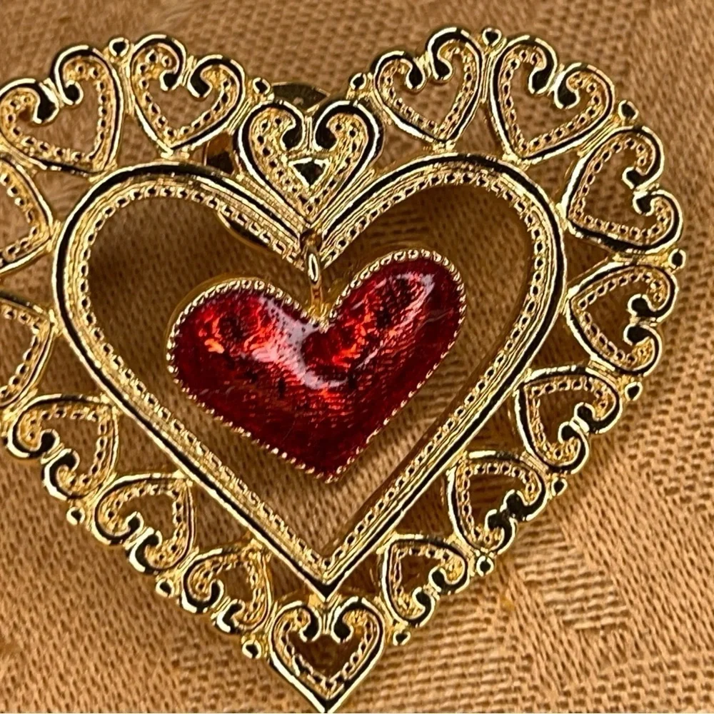 VINTAGE GOLD HEART BROOCH RETRO